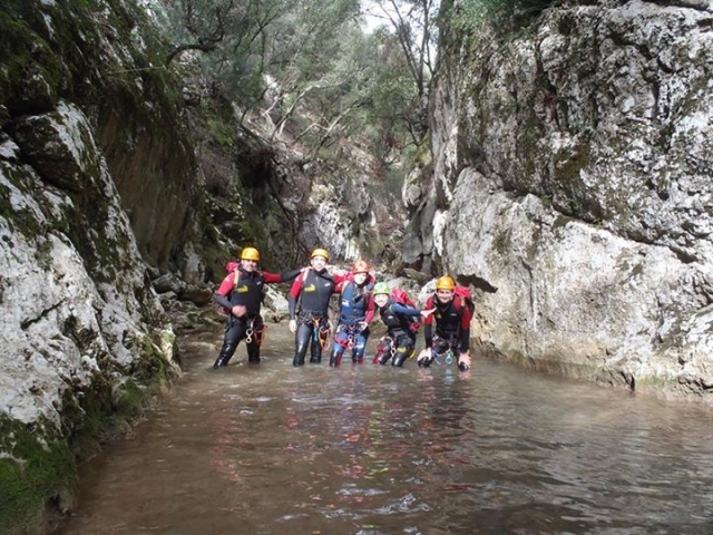 Todos en el barranco